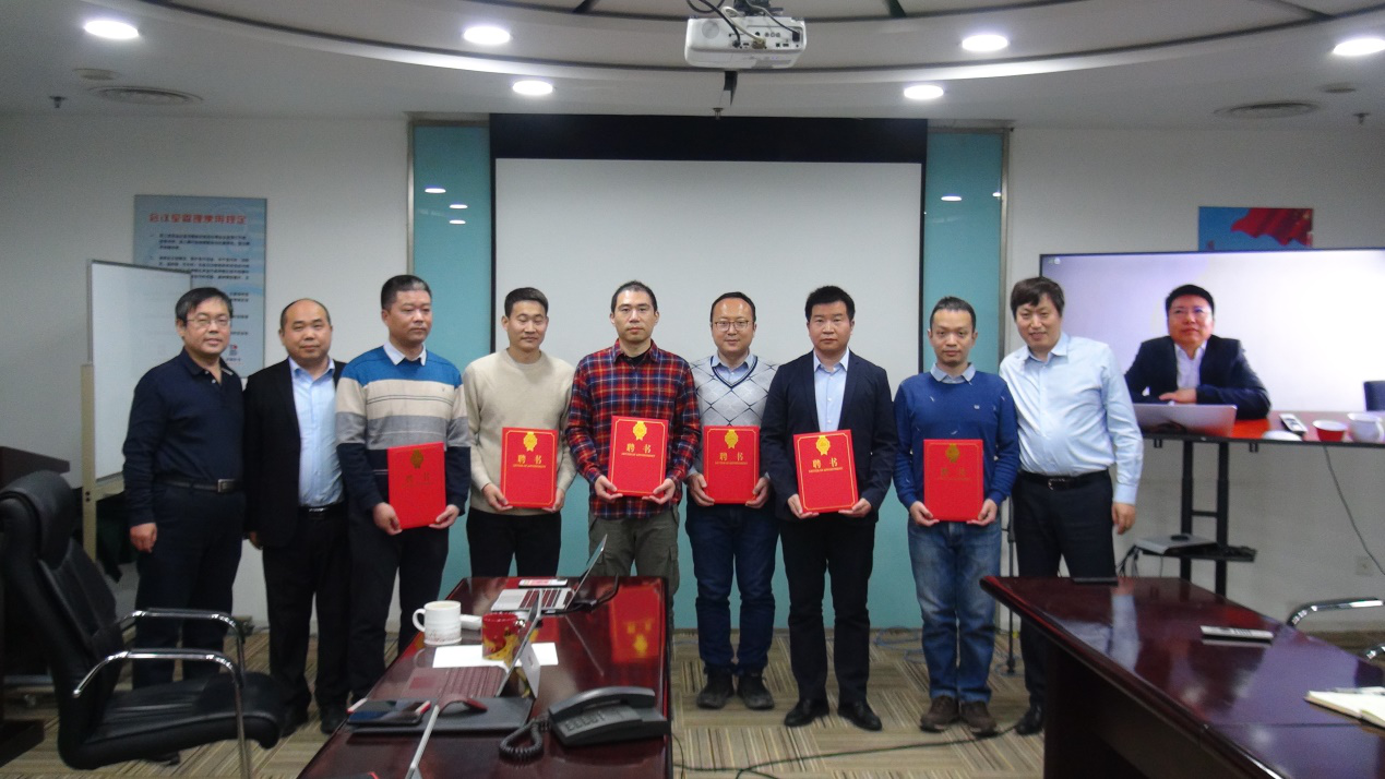 8ͷΨһٷվϷƼȽʦƸʽԲ(ͼ1)